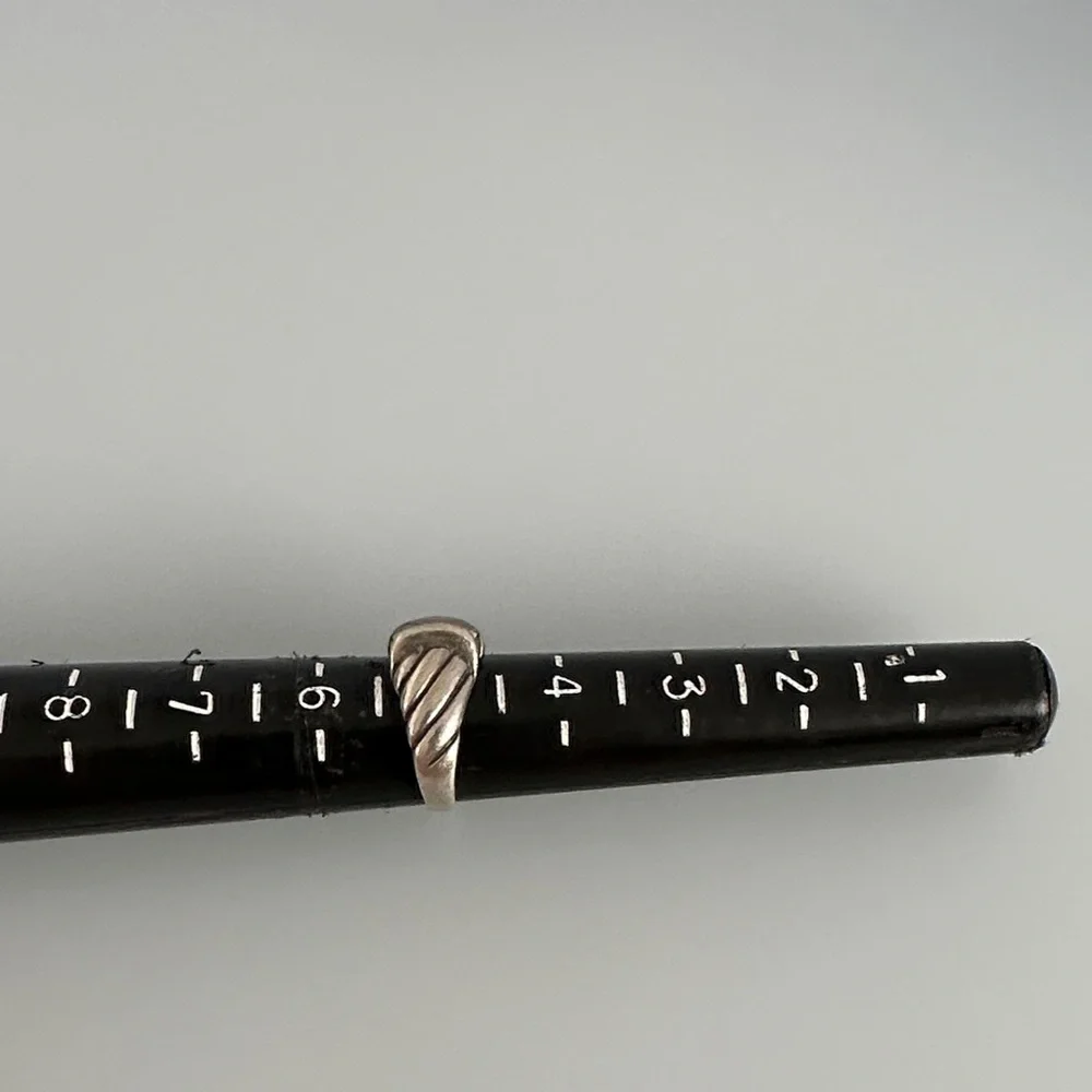 925 Sterling Silver this stunning